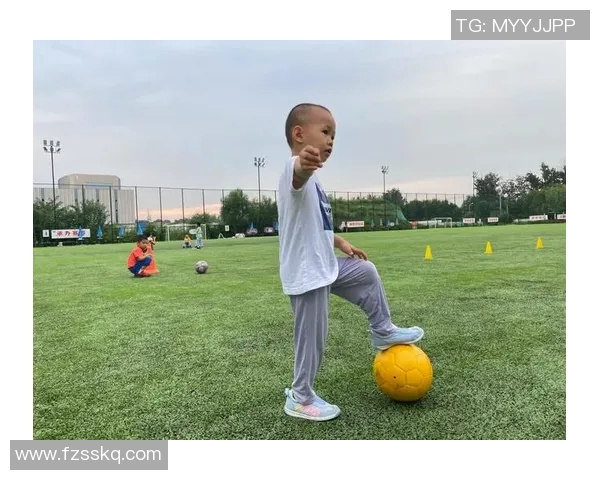 小小足球明星的梦想之路与成长故事分享