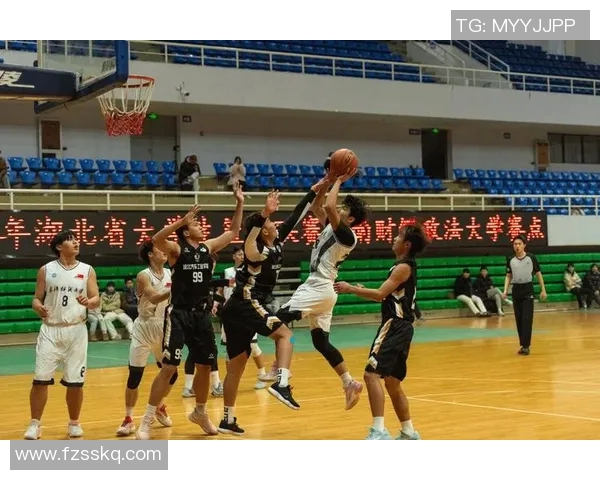 武汉篮球队在邀请赛中以60分稳居积分榜首位展现强劲实力